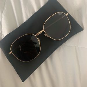 Quay jezabell sun glasses